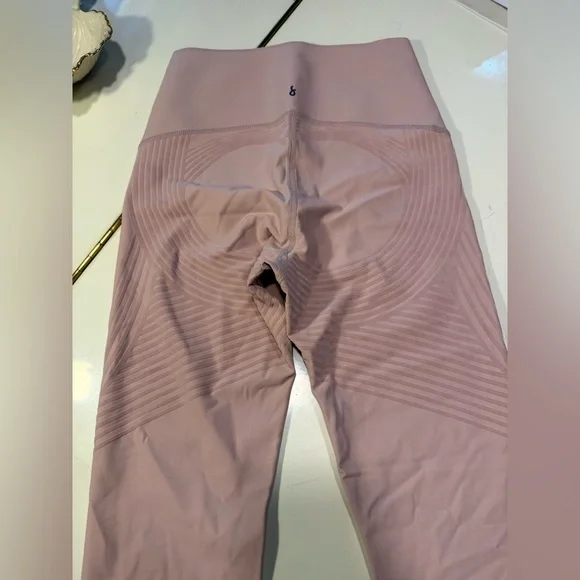 Fanka High Compression & High Waisted Reversible Leggings - Picture 5 of 7